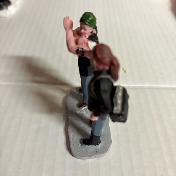 LEMAX - NEW TATTOO - HOLIDAY VILLAGE FIGURINE - #52379 - 2015 - Picture 3 of 6